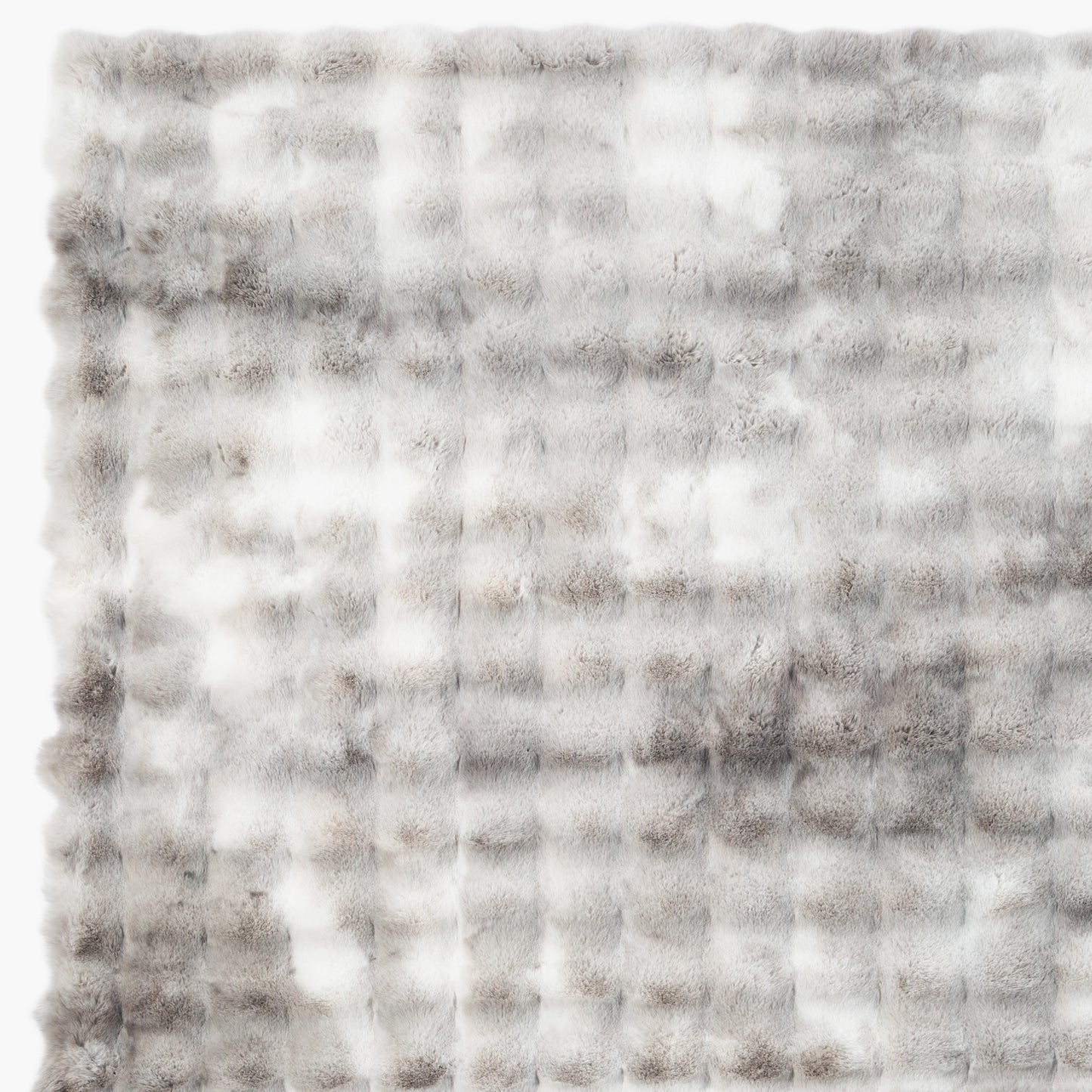 Close-up The Mood Cubby 2 faux fur throw in bubble-textured gray and white