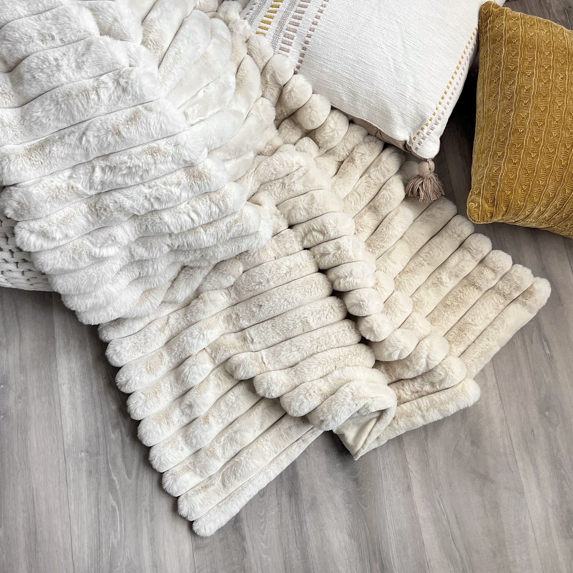 The Mood Puffy Faux Fur Throw, 50x60 in. Vanilla (Beige)