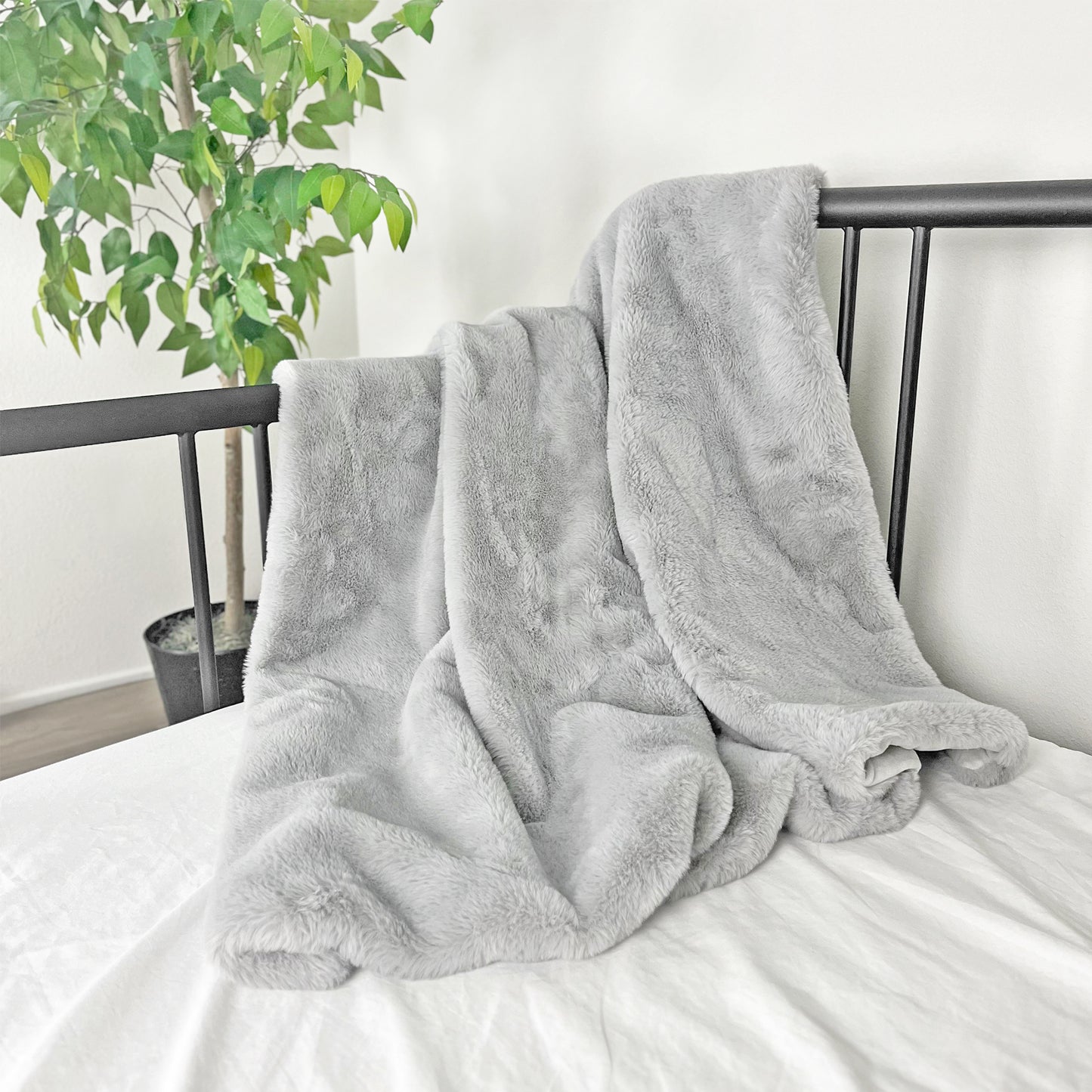 Rex Faux Fur Throw - Light Gray