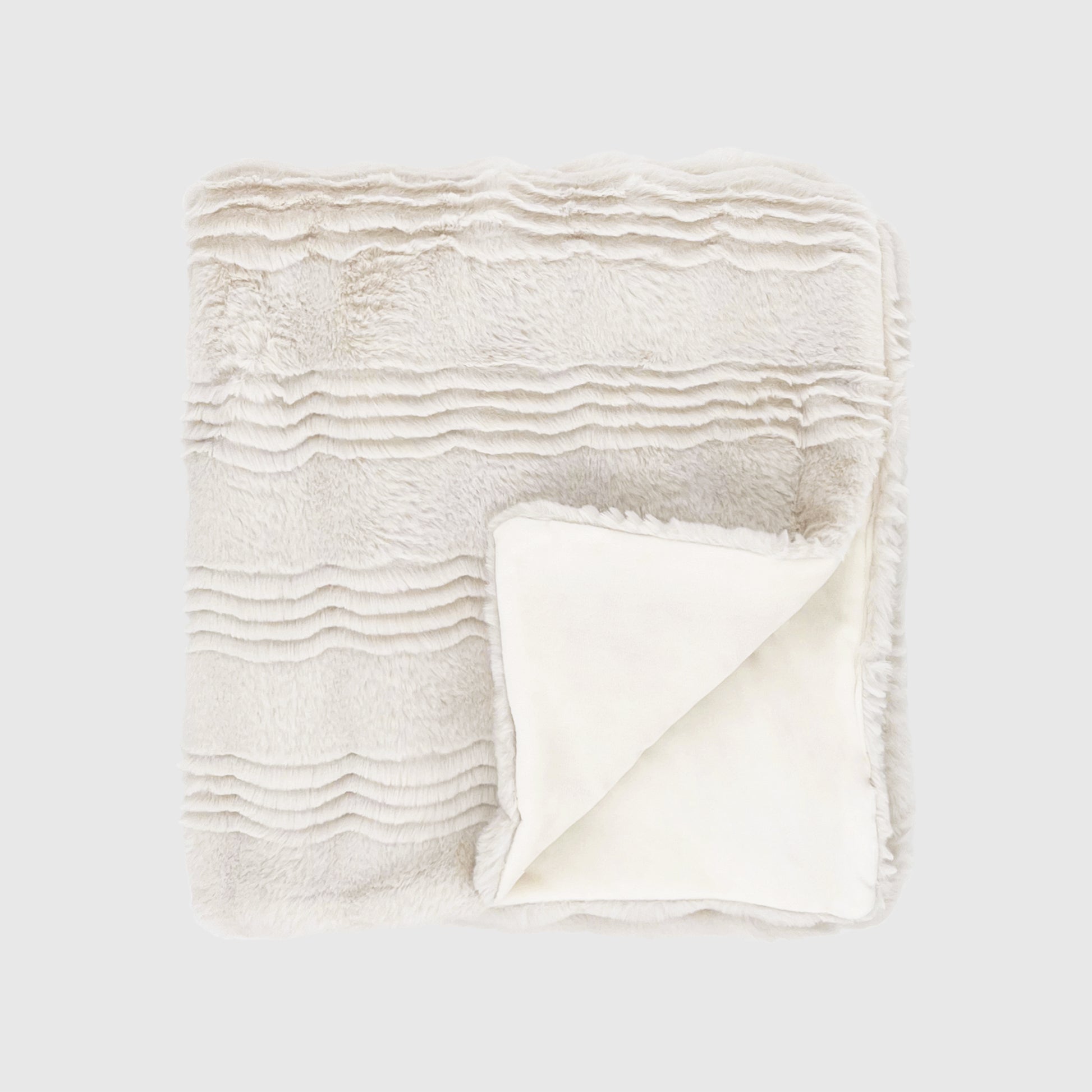 The Mood Scallop Faux Fur Throw, 50x60 in., Coconut (Beige)