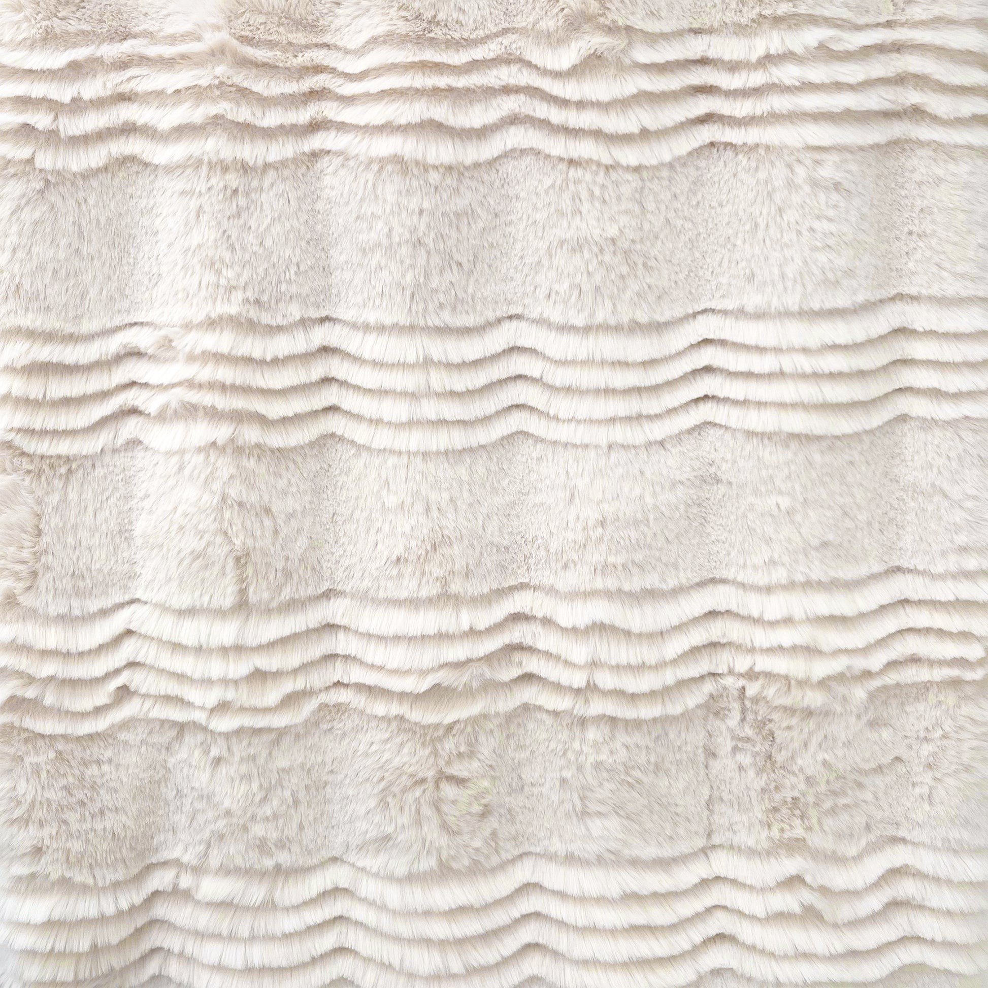 The Mood Scallop Faux Fur Throw, 50x60 in., Coconut (Beige)