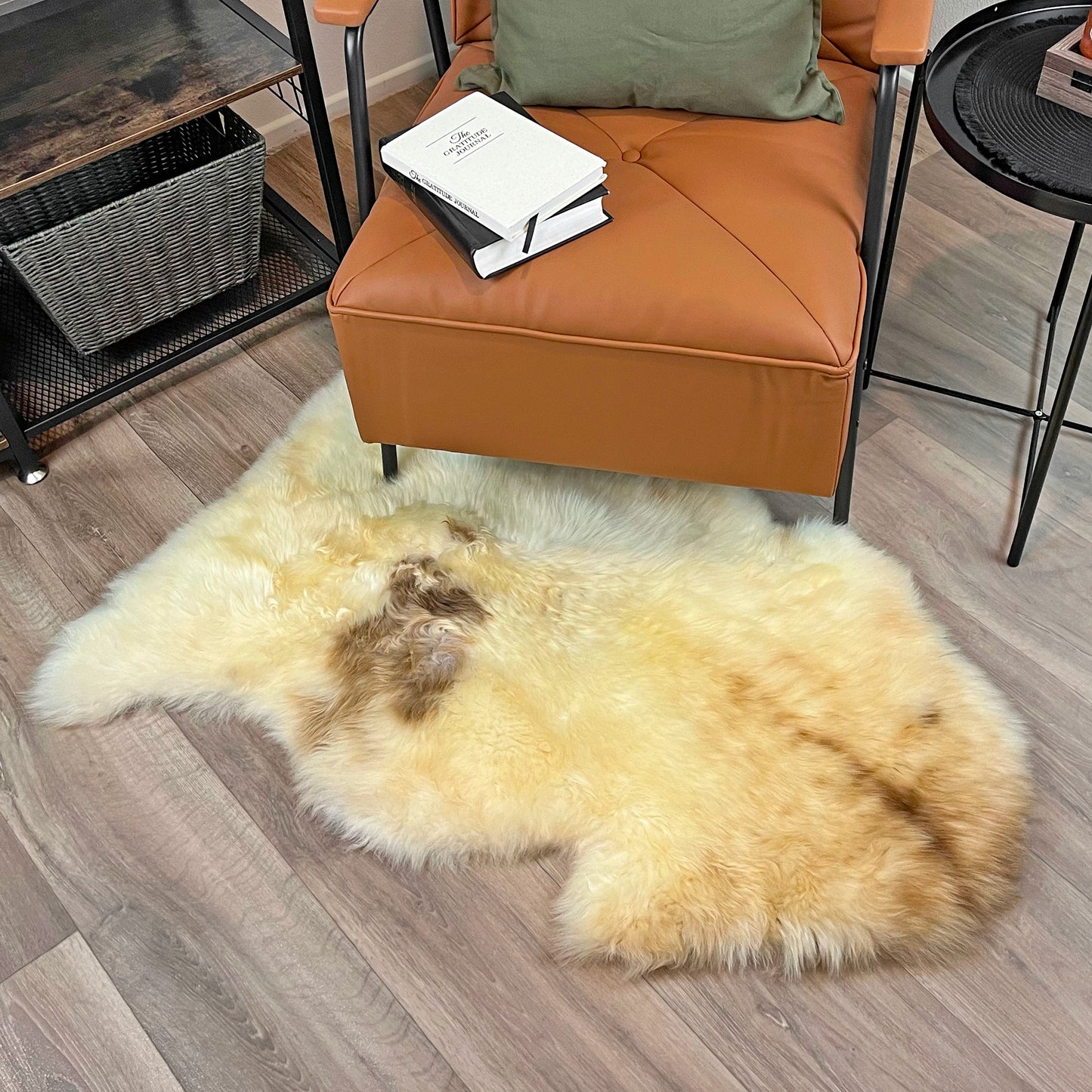 The Mood Heritage Sheepskin Pelt Rug [Limited Edition - Natural Light Shades] 