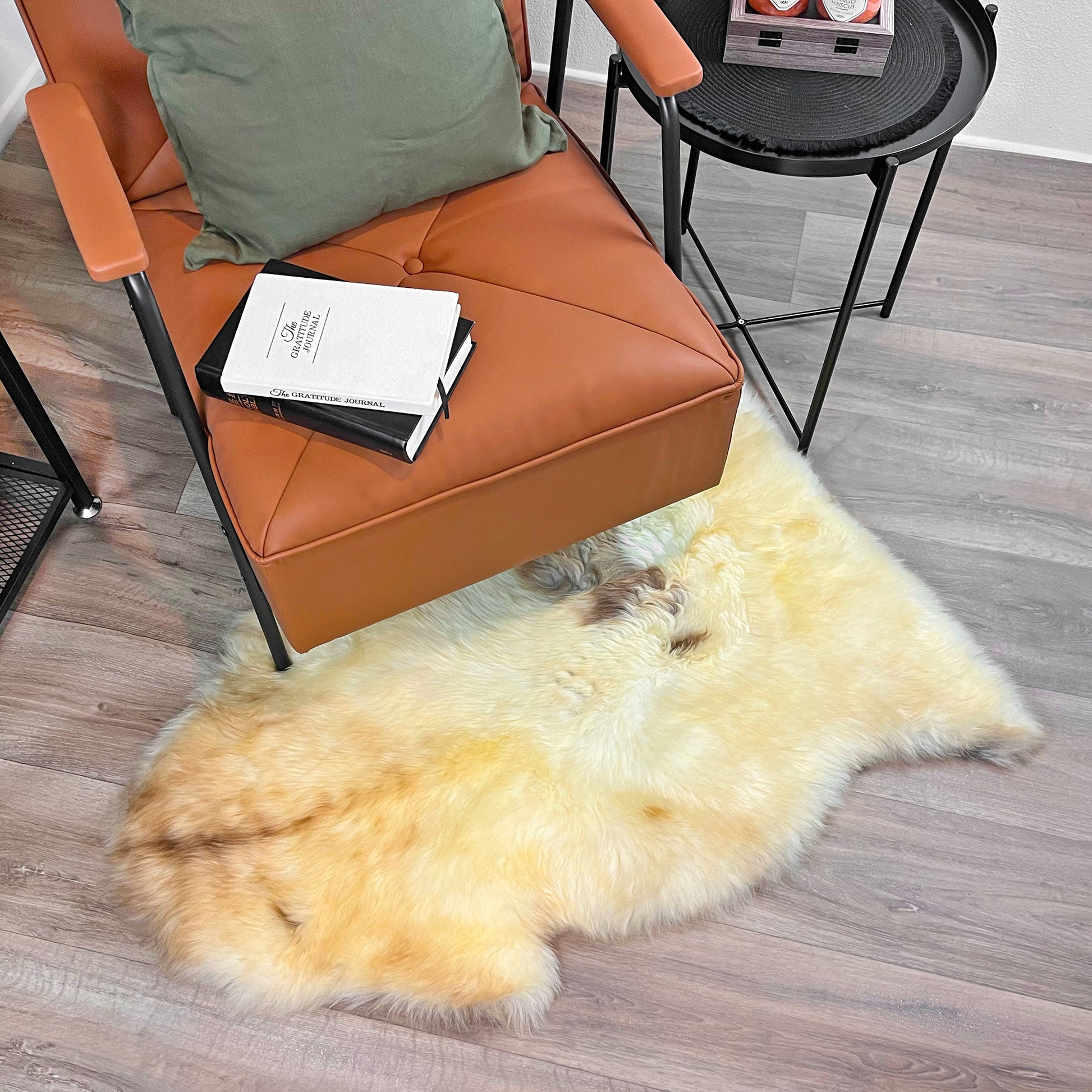 The Mood Heritage Sheepskin Pelt Rug [Limited Edition - Natural Light Shades] 